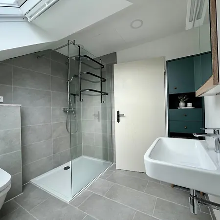 Gemuetliche Dachgeschosswohnung Auf Dem Land * 블롬베르그