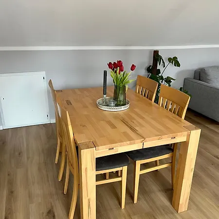 Gemuetliche Dachgeschosswohnung Auf Dem Land 아파트