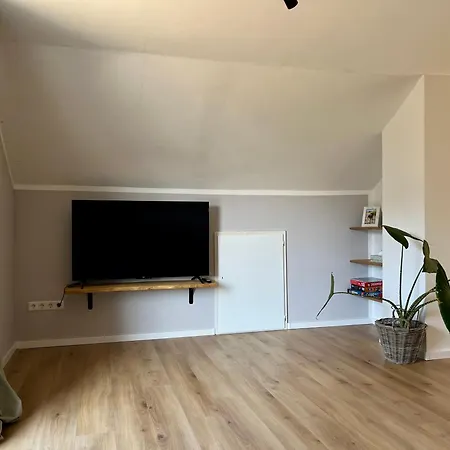 Gemuetliche Dachgeschosswohnung Auf Dem Land 아파트