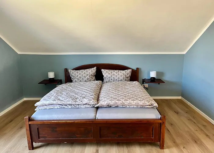 Gemuetliche Dachgeschosswohnung Auf Dem Land 布隆贝格