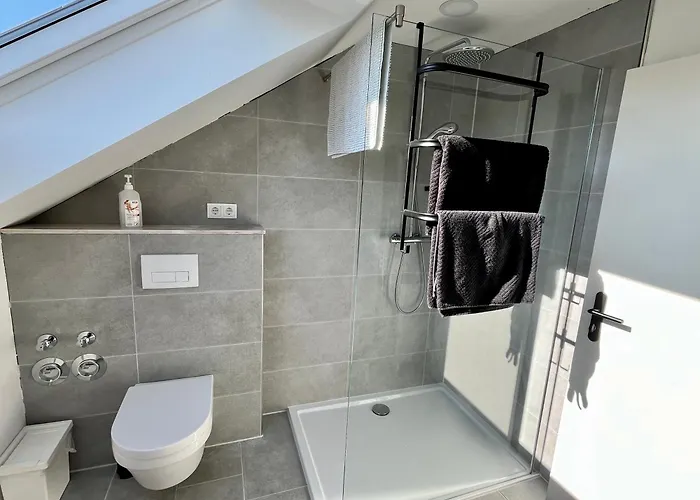 Gemuetliche Dachgeschosswohnung Auf Dem Land 公寓 布隆贝格